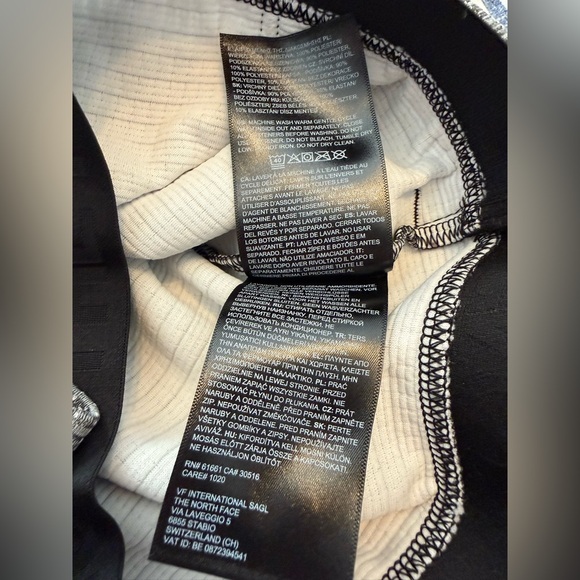 The North Face Kids Black and Gray Jacket - Picture 10 of 13